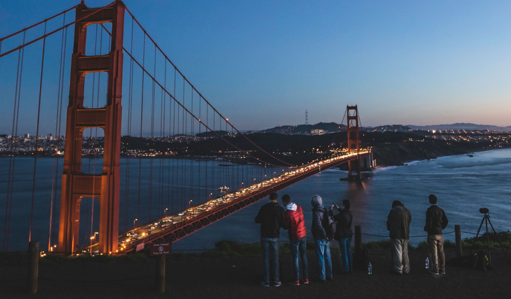 Do San Francisco Night Tours Come with Guides