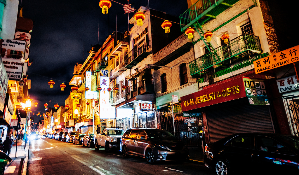 Explore Chinatown at Night﻿